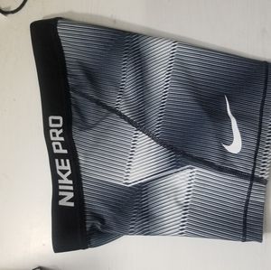 [SOLD] NWOT Nike pro compression shorts (XS)